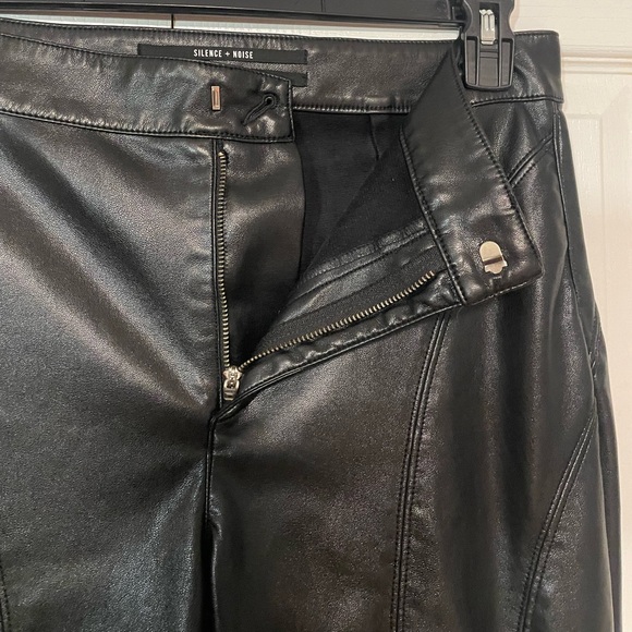SOLD Silence + Noise leather pleather straight leg black pants size 10 - Picture 8 of 12